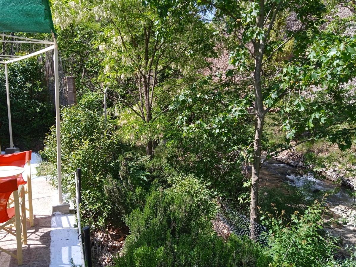 Guesthouse Eleftherios กาลาวริตา ภายนอก รูปภาพ