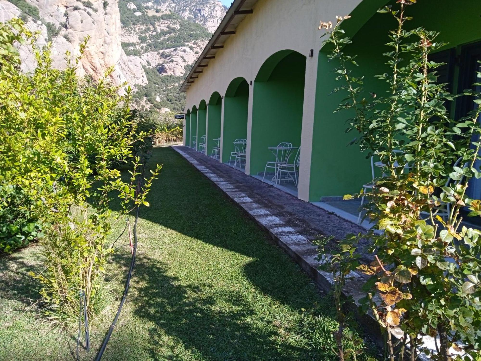 Guesthouse Eleftherios กาลาวริตา ภายนอก รูปภาพ
