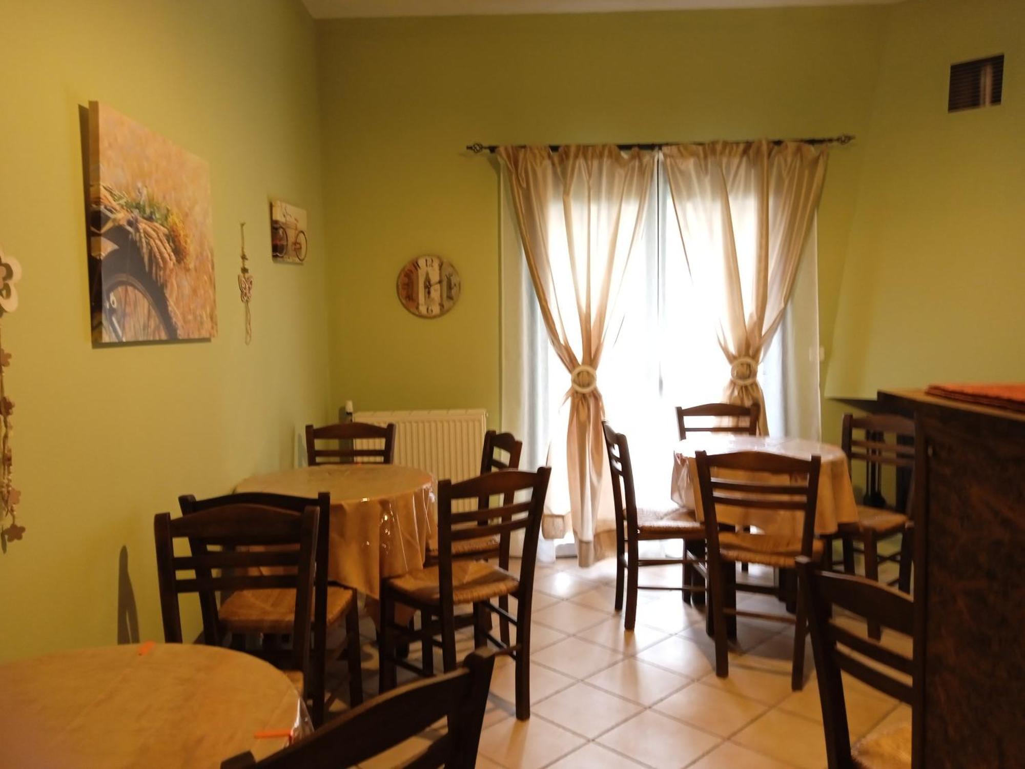 Guesthouse Eleftherios กาลาวริตา ภายนอก รูปภาพ