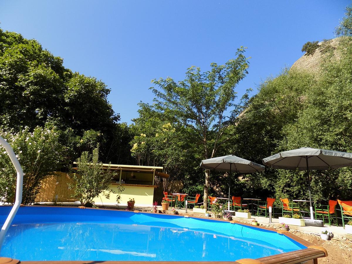 Guesthouse Eleftherios กาลาวริตา ภายนอก รูปภาพ