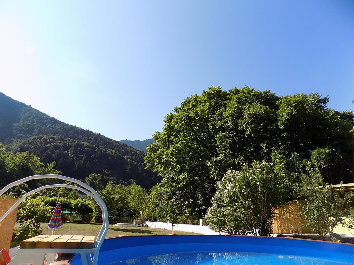 Guesthouse Eleftherios กาลาวริตา ภายนอก รูปภาพ