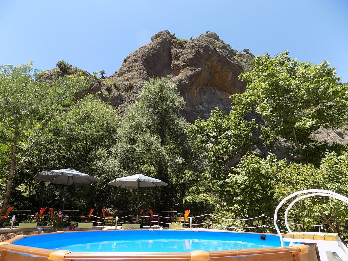 Guesthouse Eleftherios กาลาวริตา ภายนอก รูปภาพ